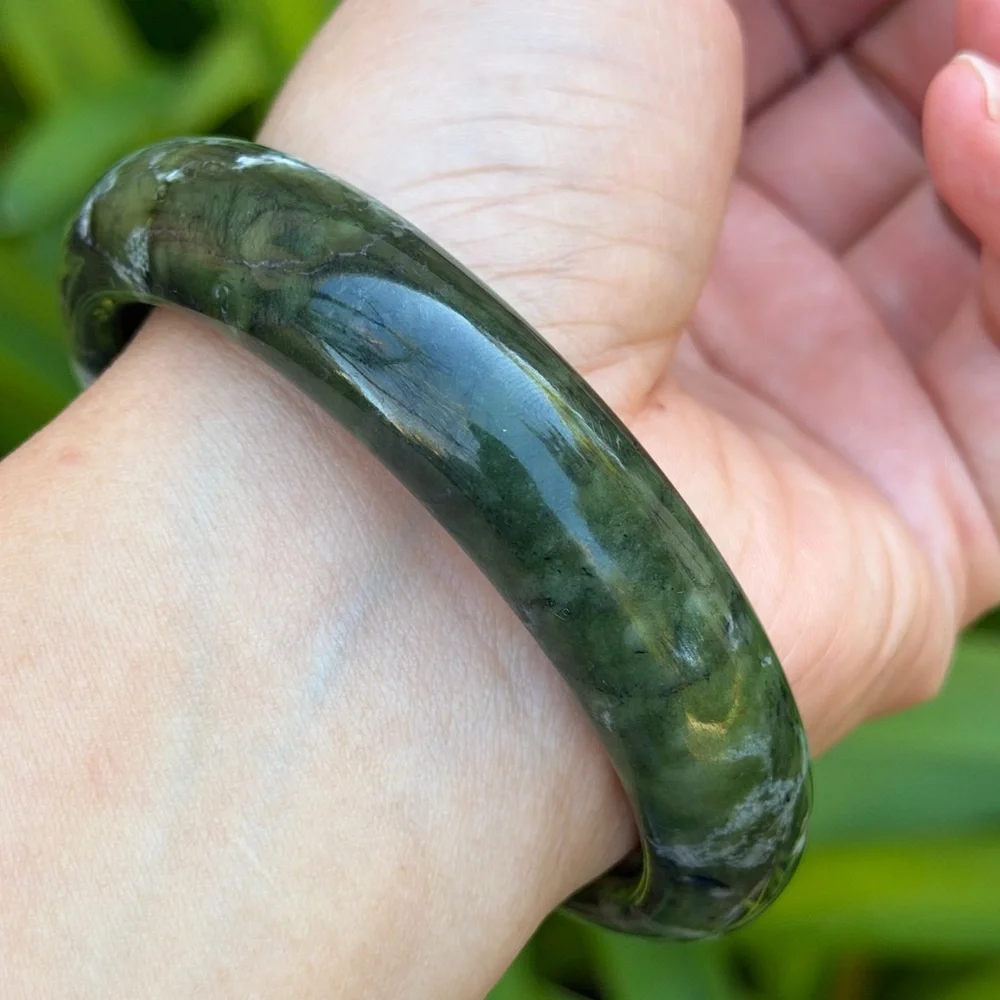 60.5mm‎ inner diameter green xiuyu jade bangle 0988